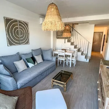 Cozy House - Pool - Parking - Family アパート *