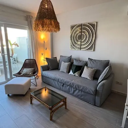 Cozy House - Pool - Parking - Family アパート タリファ